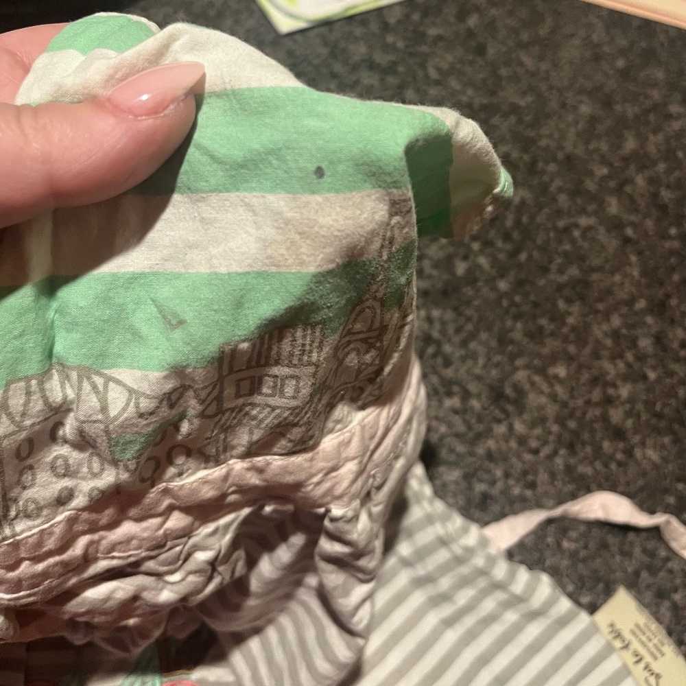 B 9     Child Ruffle Apron - Picture 2 of 5